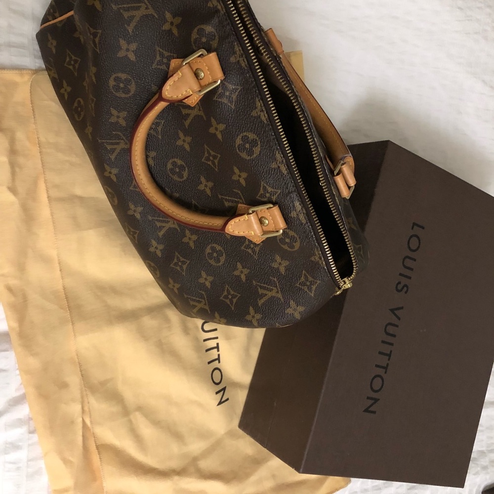 Authentic Louis Vuitton Speedy 30 Monogram